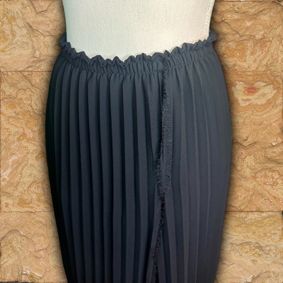 LOYD/FORD Black Pleated Chiffon Slit Front Elasticized Waist Midi Skirt Size 8 - Picture 13 of 15